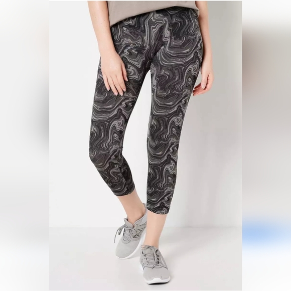 Breezies Tummy Smoothing Seamless 3/4 Cropped Leggings- Size L - Picture 4 of 5